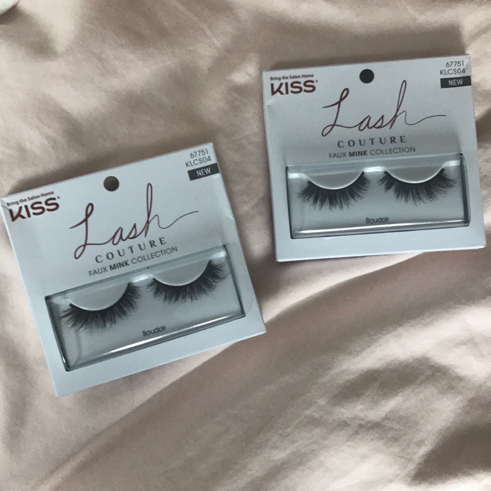False eyelashes never used
